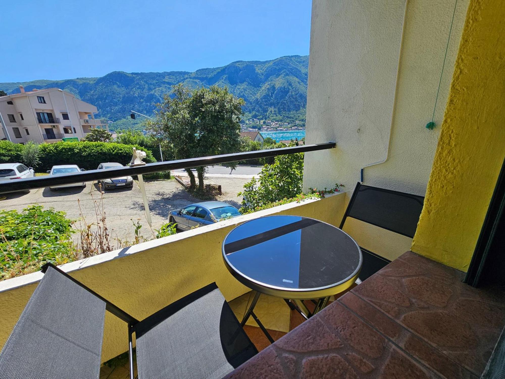 Apartment Luka Котор Екстер'єр фото